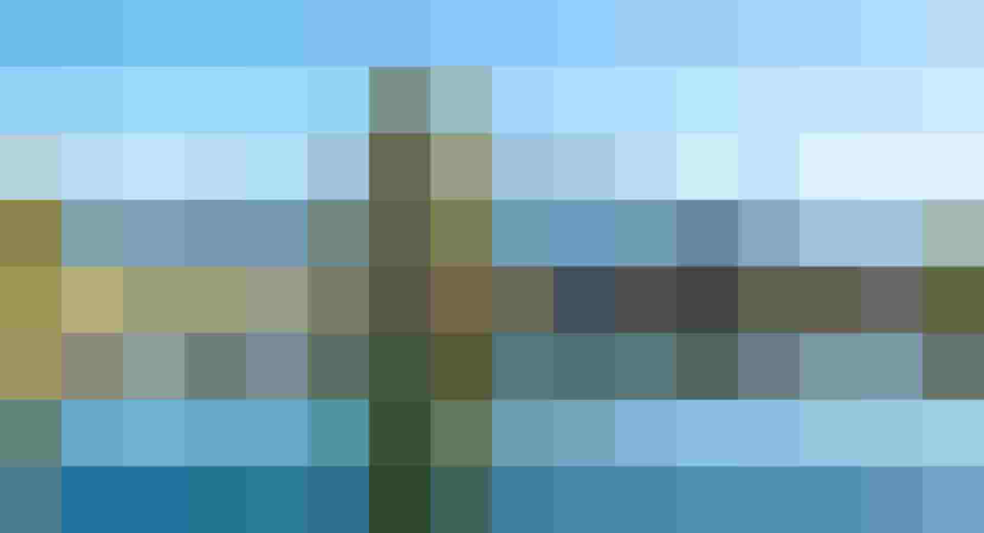 Idyllischer Badeteich am Hinterburghof mit traumhafter Bergkulisse in Saalfelden, Salzburg.